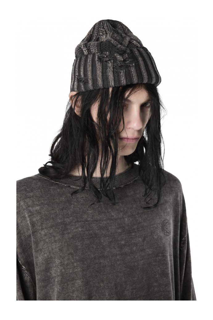 DISTRESSED CABLE KNIT BEANIE BLACK