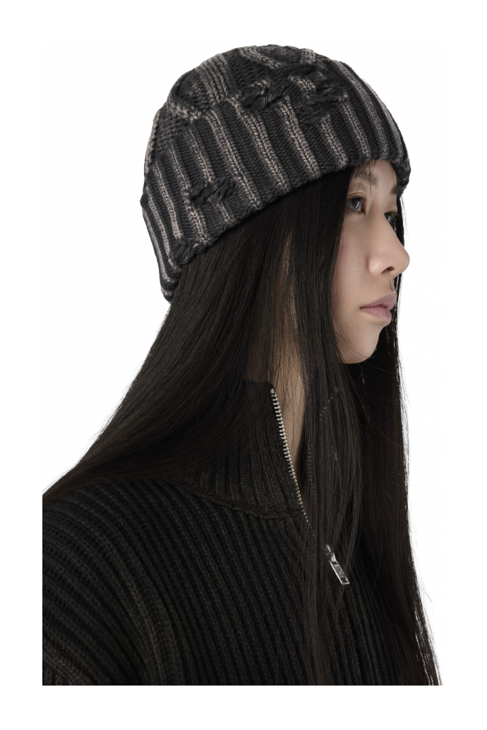 DISTRESSED CABLE KNIT BEANIE NEGRE