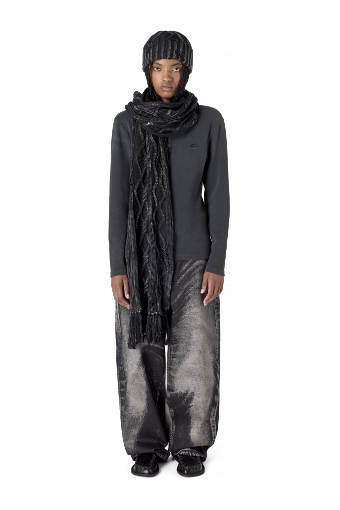 DISTRESSED CABLE KNIT SCARF BLACK
