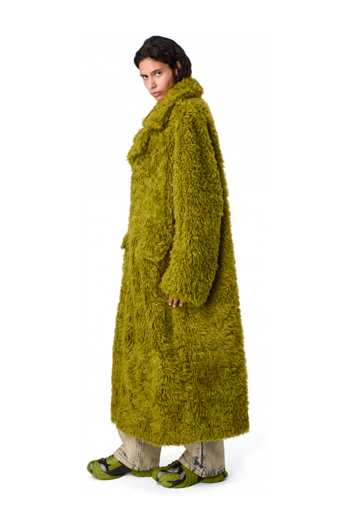 FLUFFY COAT Abric amb textura de color verd