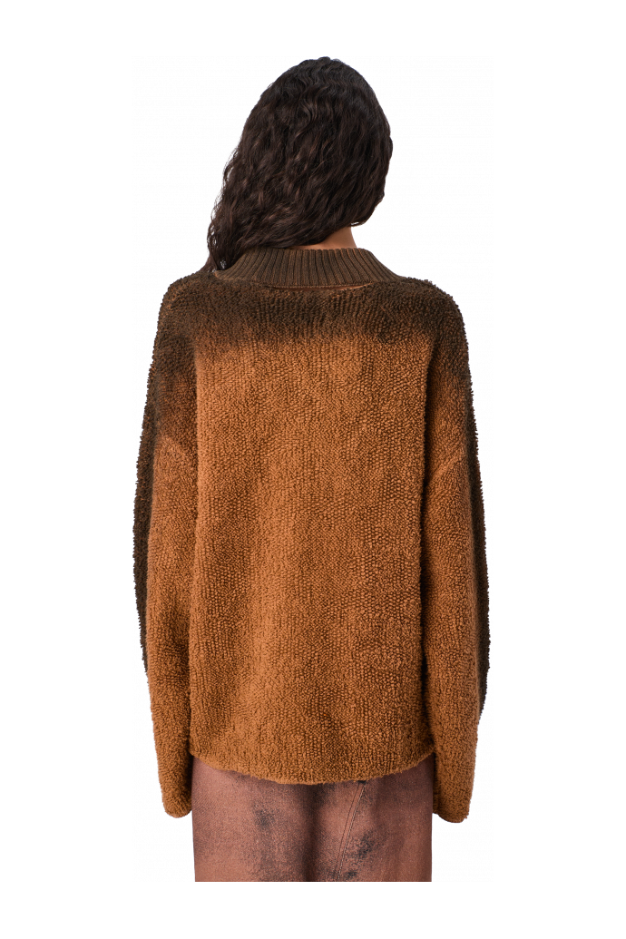 KNIT SPRAYED BOUCLE CREWNECK Camisola em mistura de lã bouclé terracota