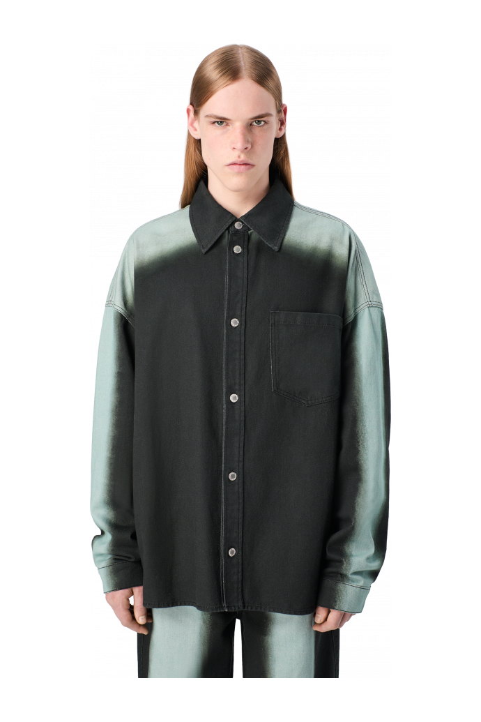 SPRAY PRINT DENIM SHIRT Camisa texana de color negre estampada amb un efecte d’esprai