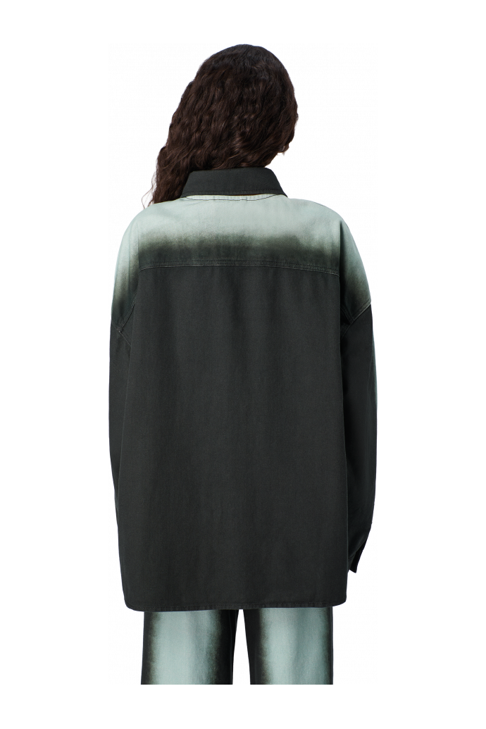 SPRAY PRINT DENIM SHIRT Camisa texana de color negre estampada amb un efecte d’esprai