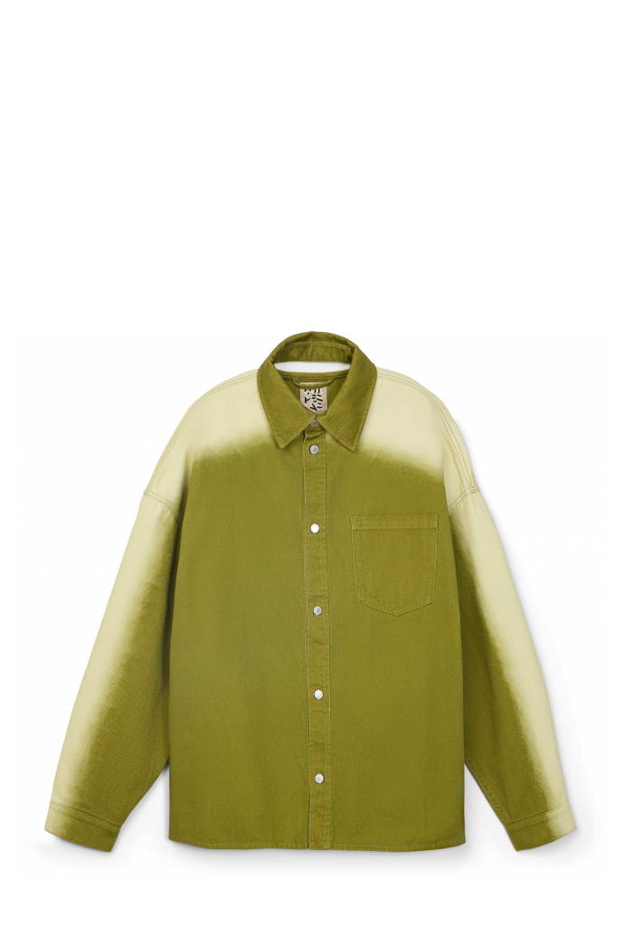 SPRAY PRINT DENIM SHIRT Camisa texana de color verd estampada amb un efecte d’esprai