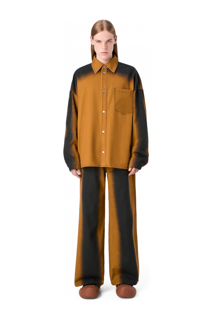 SPRAY PRINT DENIM JEANS Bootcut-Jeans in Terrakotta mit Print in Spray-Optik