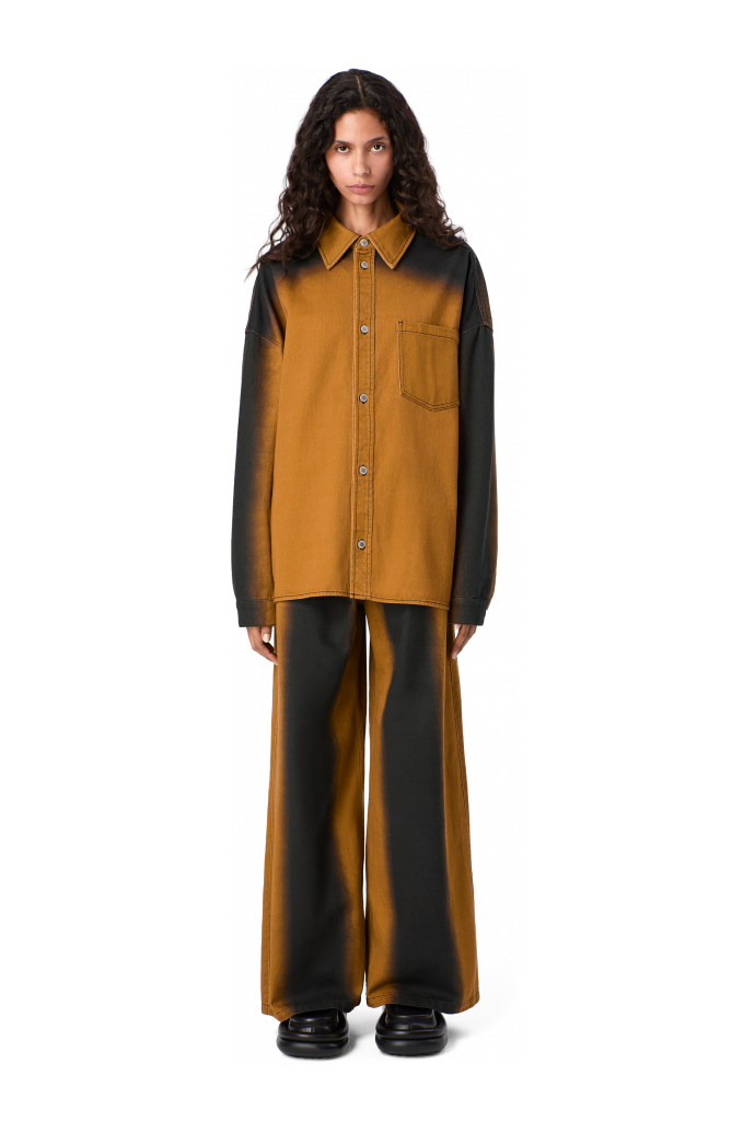SPRAY PRINT DENIM JEANS Texans bootcut de color terracota estampat amb un efecte d’esprai