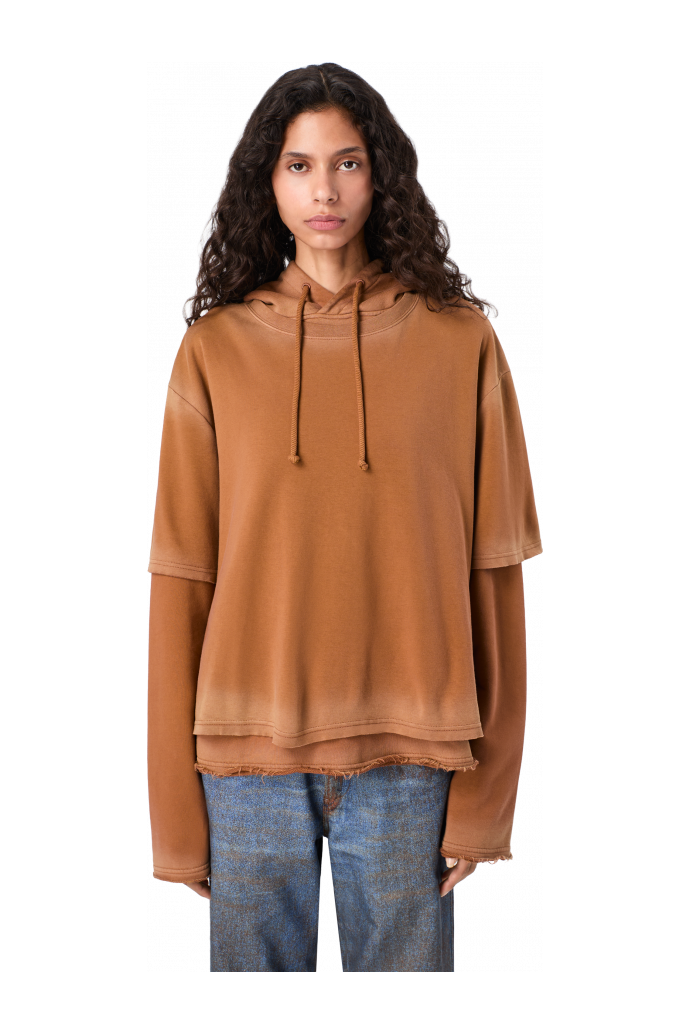 WASHED LAYERED HOODIE Sweat à capuche en coton biologique couleur terracotta dégradé