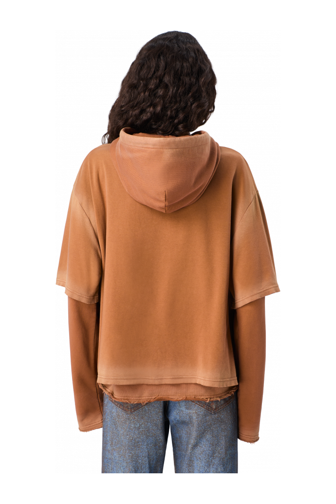 WASHED LAYERED HOODIE Sweat à capuche en coton biologique couleur terracotta dégradé