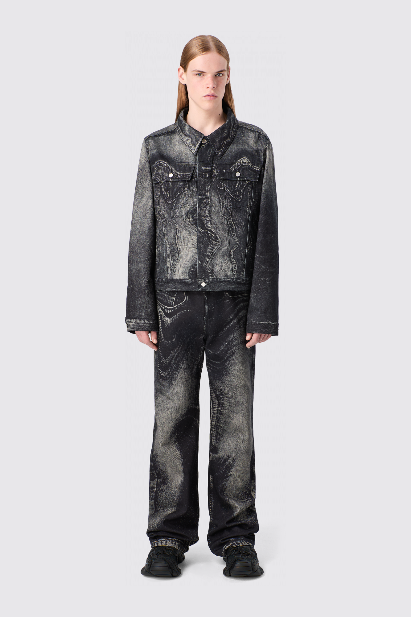 DISTORTED PRINT DENIM JEANS Vaquero negro y gris