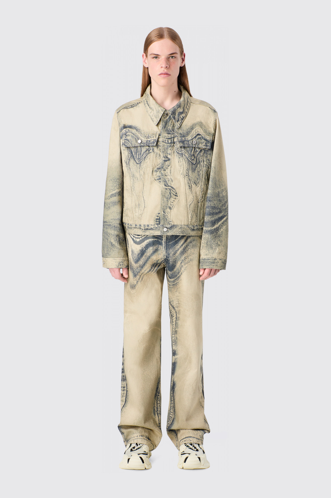 DISTORTED PRINT DENIM JEANS Vaquero color arena y negro