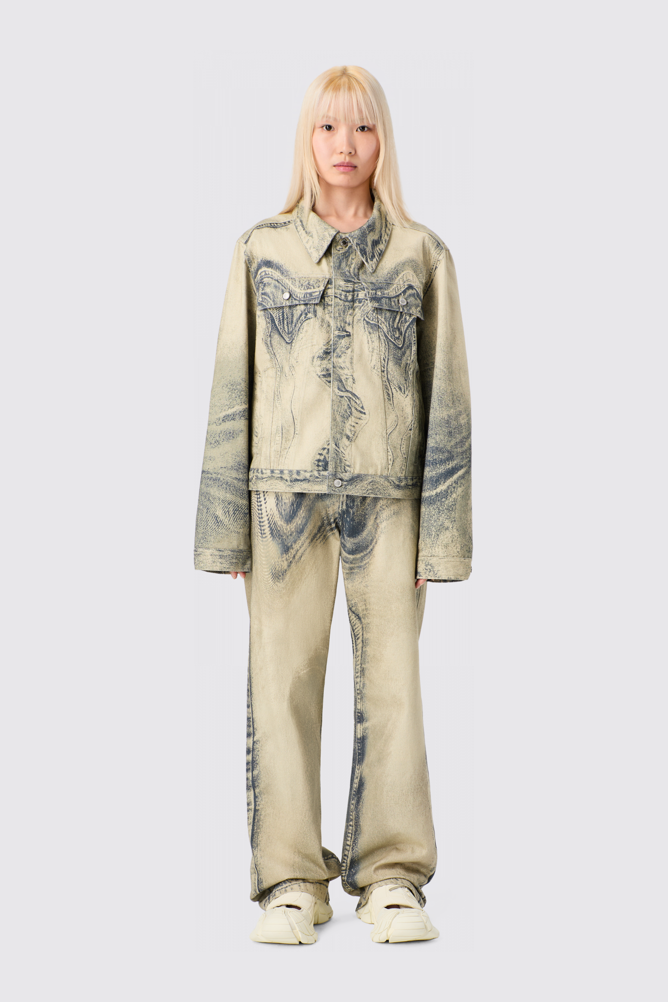 DISTORTED PRINT DENIM JEANS Jeans in Sand und Schwarz